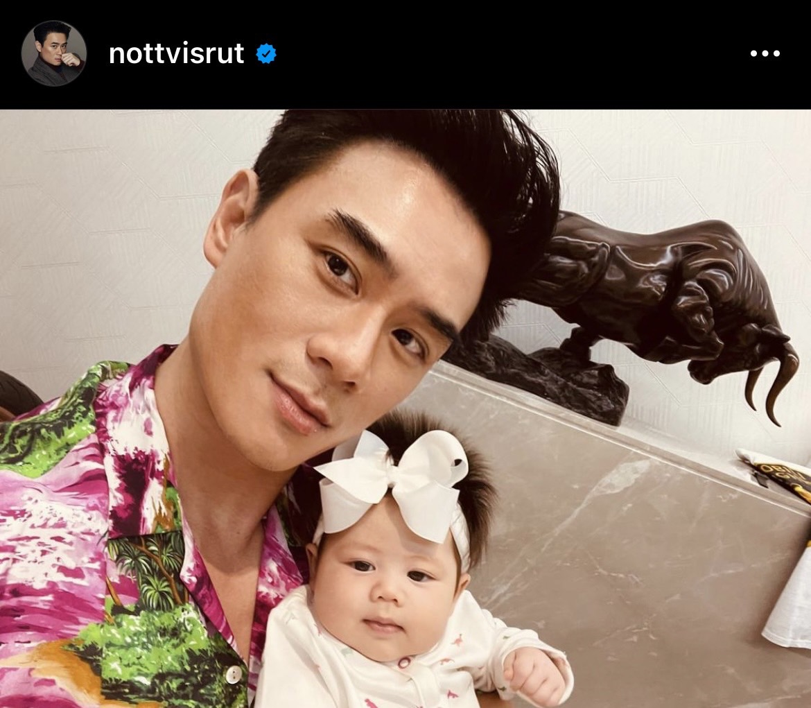 แฟนคลับกรี๊ดสนั่น! น็อต วิศรุต เผยภาพมาในลุคนายแบบสุดเท่ แฟนคลับกรี๊ดสนั่น! น็อต วิศรุต เผยภาพมาในลุคนายแบบสุดเท่