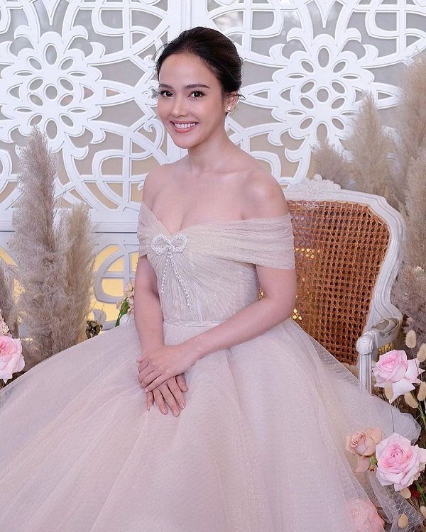  “จอย ชลธิชา” เผยความรู้สึกหลังเข้าพิธีหมั่น  (มีคลิป)