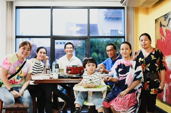 อาต้อย เศรษฐา กักตัวที่บ้านครบแล้ว ได้อยู่พร้อมหน้าครอบครัว อาต้อย เศรษฐา กักตัวที่บ้านครบแล้ว ได้อยู่พร้อมหน้าครอบครัว