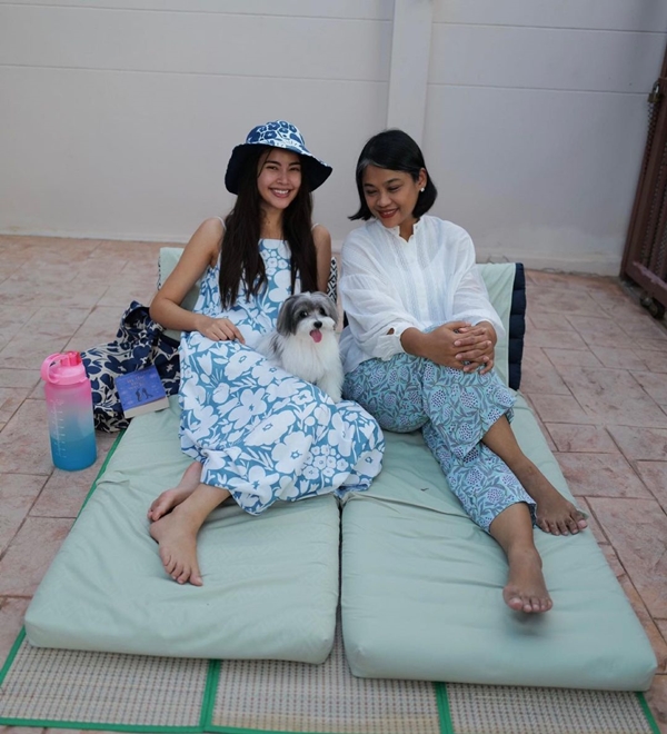 ญาญ่า แจกข้าวกล่อง 300 กล่อง ให้ชุมชนต่างๆ ญาญ่า แจกข้าวกล่อง 300 กล่อง ให้ชุมชนต่างๆ