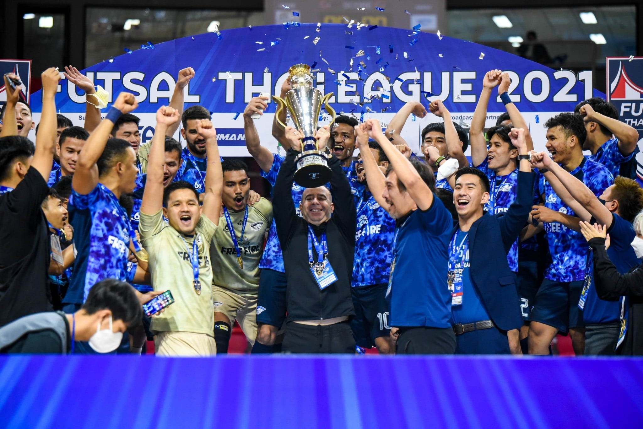 ที่สุด! อดีตนักร้อง เบน เบนจามิน พาทีมคว้าแชมป์ฟุตซอลลีกสมัยที่ 11 ที่สุด! อดีตนักร้อง เบน เบนจามิน พาทีมคว้าแชมป์ฟุตซอลลีกสมัยที่ 11