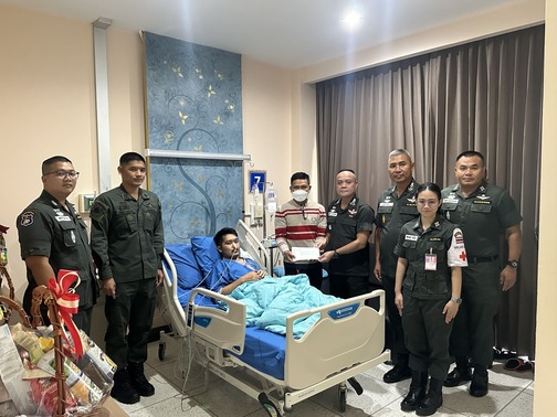 “นายกฯ” ห่วงใยตำรวจ มอบเงิน 50,000 ปลอบขวัญ ตชด.ถูกยิงบาดเจ็บจากปฏิบัติการไล่ล่าแก๊งยาเสพติด “นายกฯ” ห่วงใยตำรวจ มอบเงิน 50,000 ปลอบขวัญ ตชด.ถูกยิงบาดเจ็บจากปฏิบัติการไล่ล่าแก๊งยาเสพติด