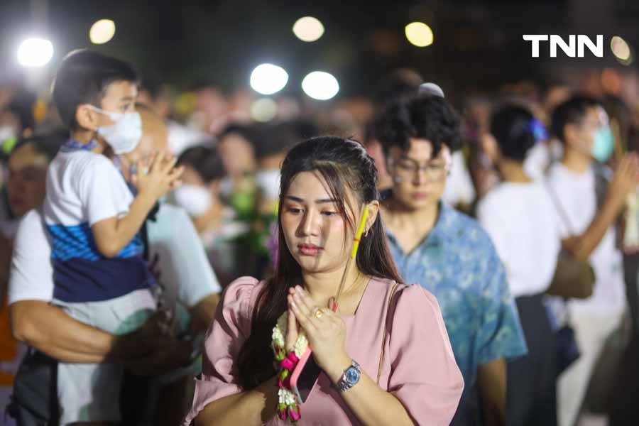 เวียนเทียนแน่นสนามหลวง สักการะพระบรมสารีริกธาตุในวันมาฆบูชา เวียนเทียนแน่นสนามหลวง สักการะพระบรมสารีริกธาตุในวันมาฆบูชา