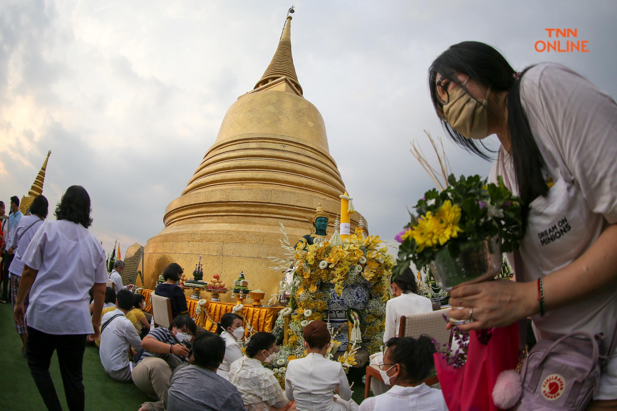 ประชาชนร่วมพิธี “ห่มผ้าแดงภูเขาทอง” ประจำปี 2564 เสริมสิริมงคล