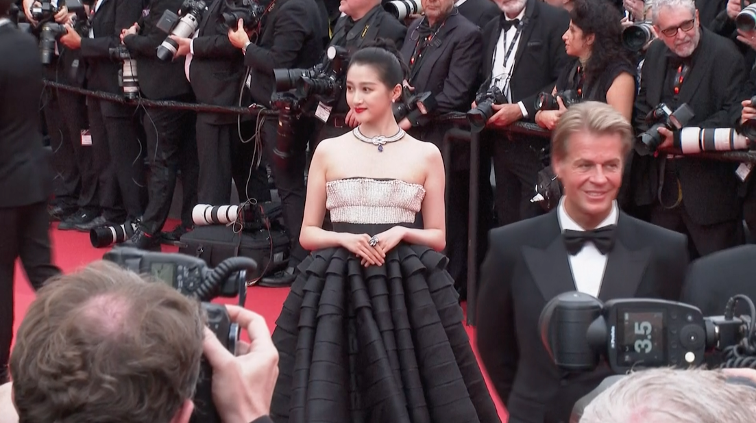 'ชมพู่ อารยา - ฟ่านปิงปิง'!! นำโผ Best Dress เมืองคานส์วันแรกของ Vogue Singapore 'ชมพู่ อารยา - ฟ่านปิงปิง'!! นำโผ Best Dress เมืองคานส์วันแรกของ Vogue Singapore