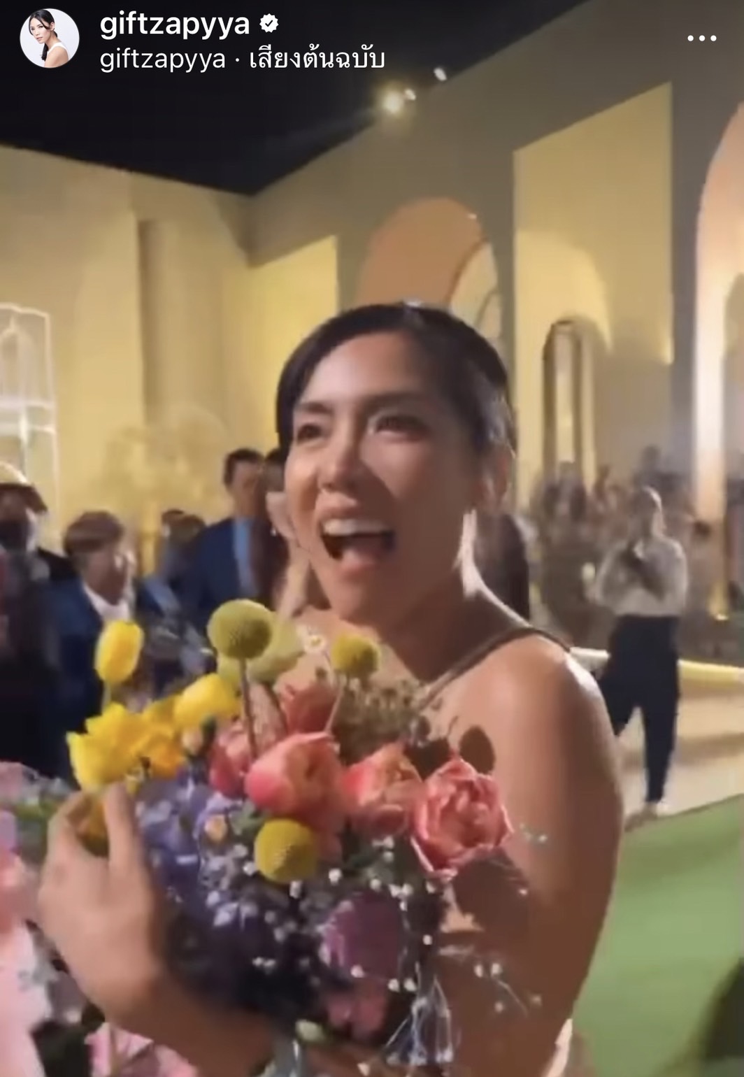 กิ๊ฟซ่า เล่าโมเมนต์รับช่อดอกไม้จาก เจ้าสาวเบลล์ ในวันที่ฉันโสด... 