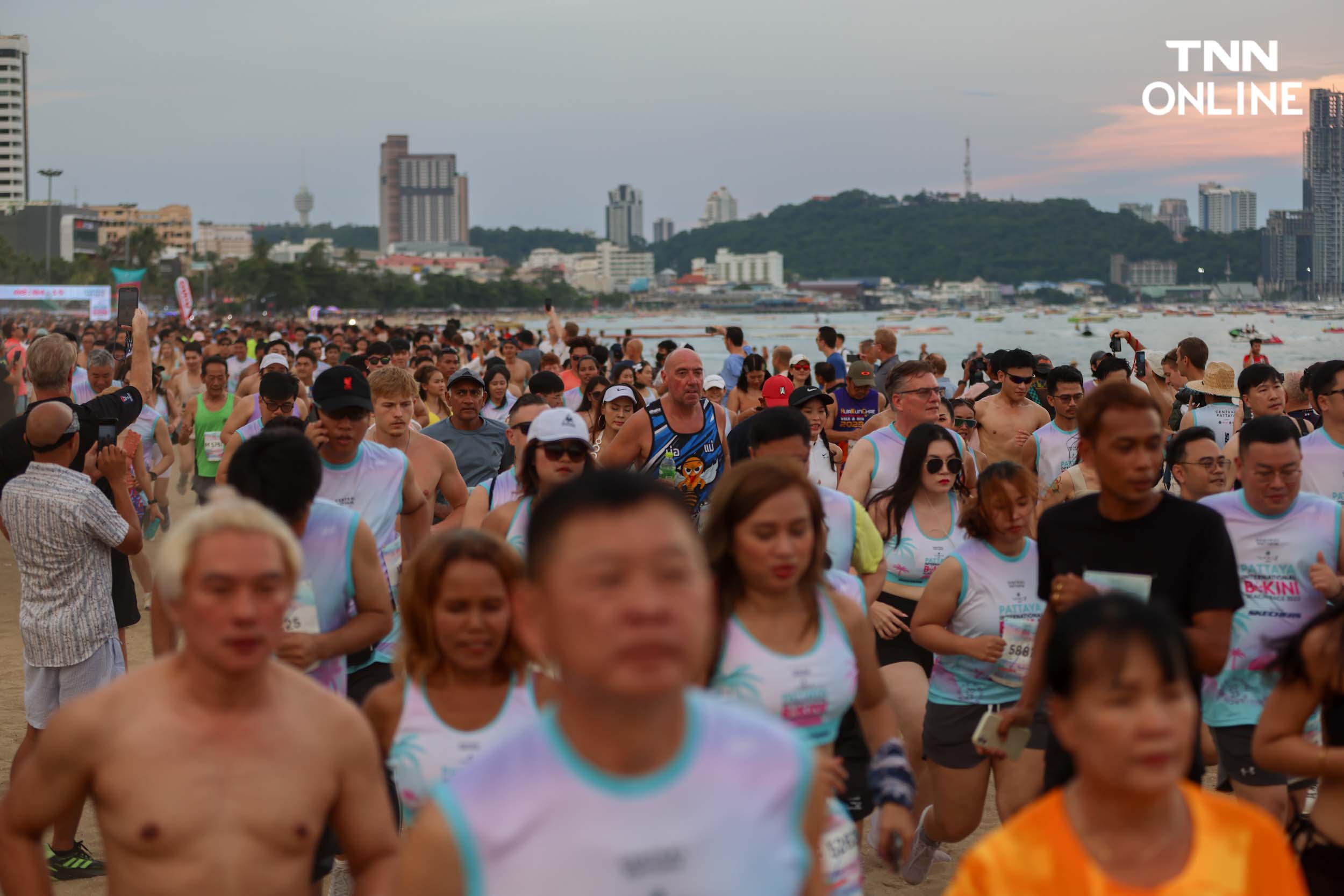 ใส่บิกินีอวดหุ่นสวย นักวิ่งกว่า 4,000 คน ร่วมวิ่งริมหาดพัทยา ใส่บิกินีอวดหุ่นสวย นักวิ่งกว่า 4,000 คน ร่วมวิ่งริมหาดพัทยา