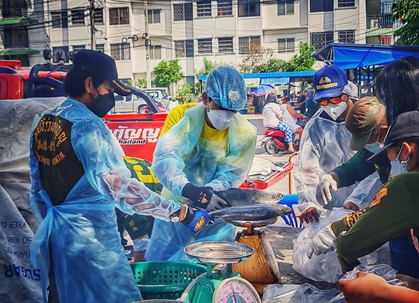 บิณฑ์ บรรลือฤทธิ์ ขายปลากะพงราคาถูก ช่วยเหลือชาวบ้าน! บิณฑ์ บรรลือฤทธิ์ ขายปลากะพงราคาถูก ช่วยเหลือชาวบ้าน!