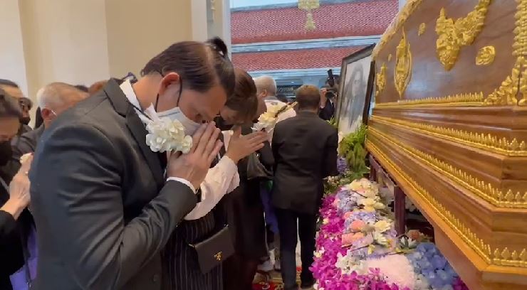 ครอบครัว บรรลือฤทธิ์ ร่วมส่ง คุณแม่ปรางทิพย์ ครั้งสุดท้าย