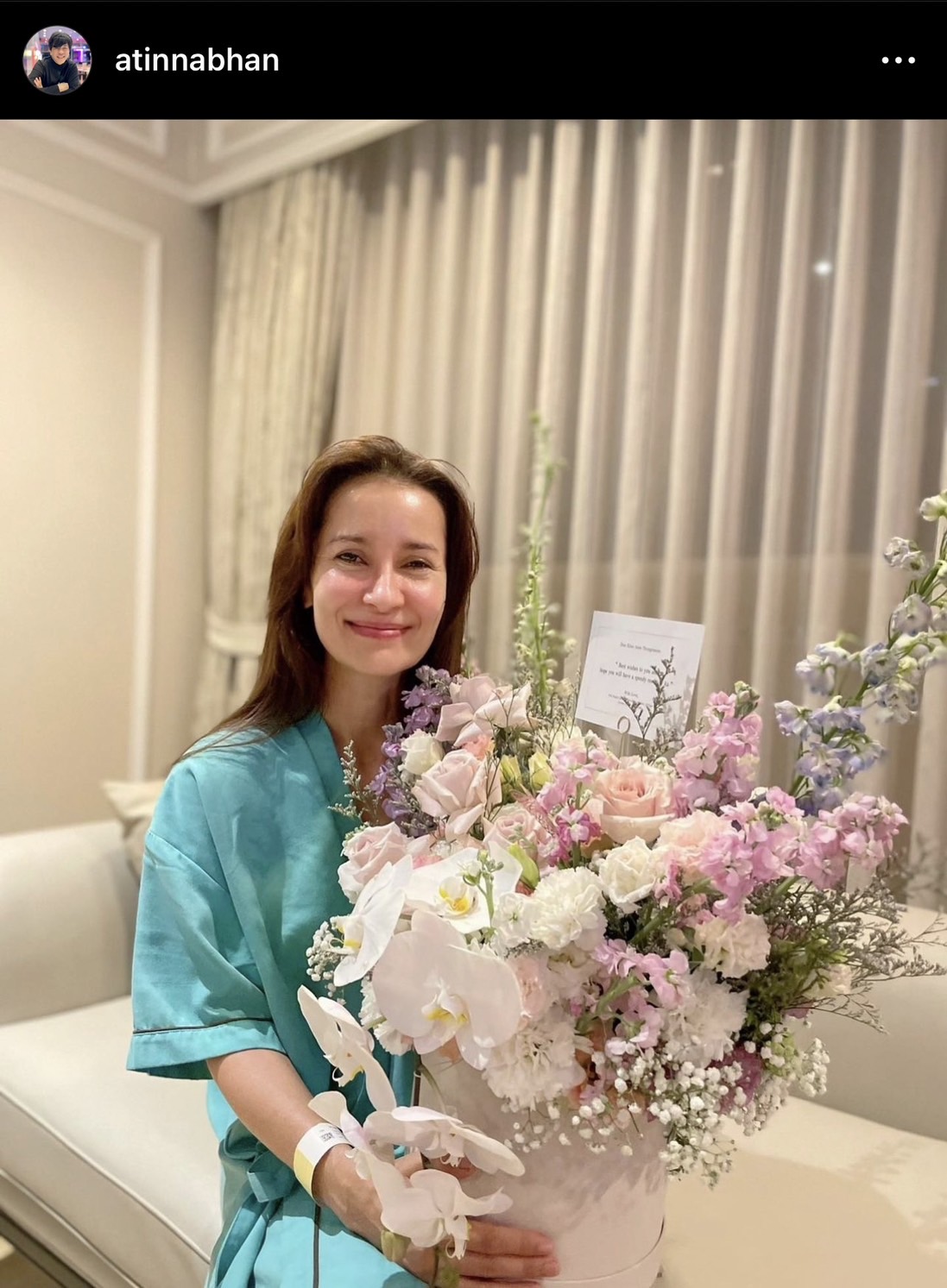 แฟนคลับแห่ส่งกำลังใจ แอน ทองประสม แอดมิตเข้าโรงพยาบาล