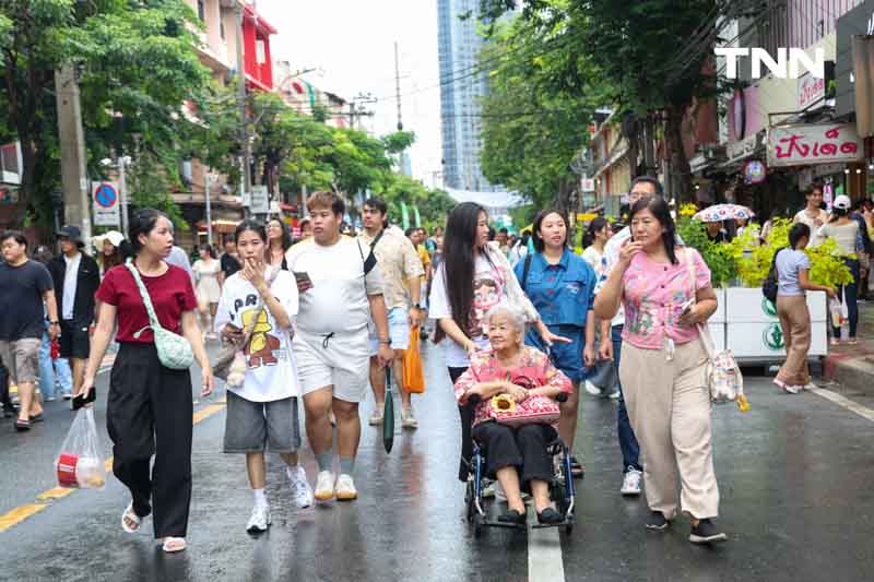 กทม. ชวนลดใช้รถ เพ้นท์สีถนนบรรทัดทองเพิ่มพื้นที่คนเดิน ในงาน Bangkok Car Free 2024 กทม. ชวนลดใช้รถ เพ้นท์สีถนนบรรทัดทองเพิ่มพื้นที่คนเดิน ในงาน Bangkok Car Free 2024