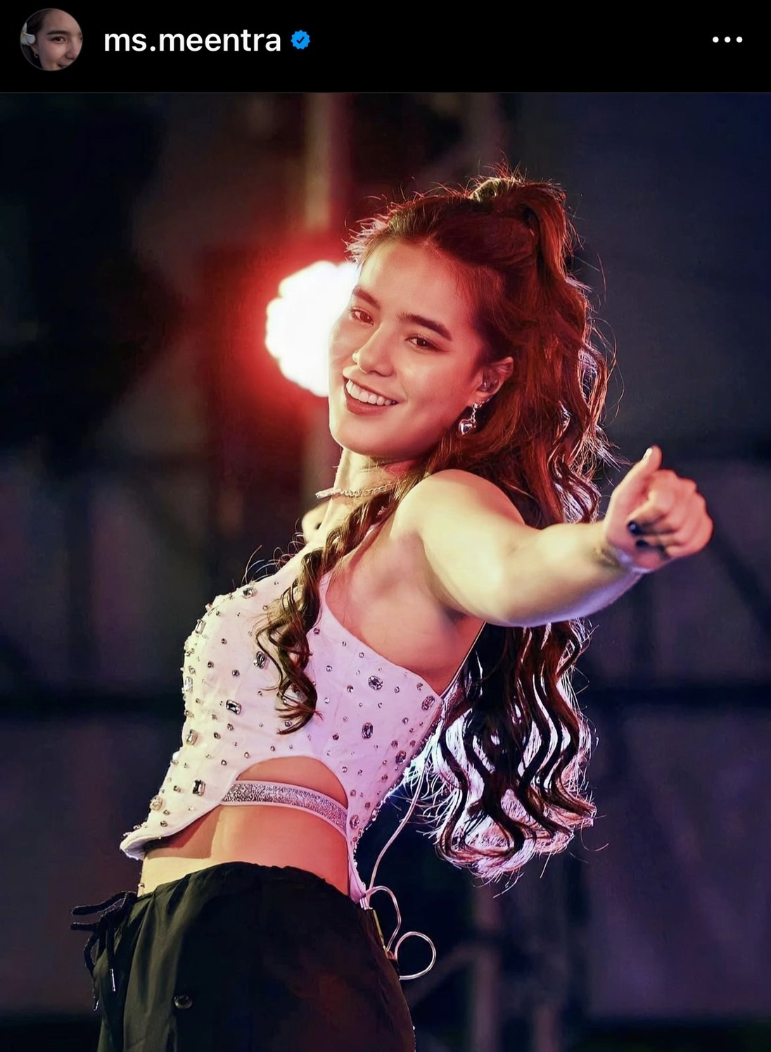 มีนตรา ปล่อยโฮบนเวที หลังแฟนเพลงให้กำลังใจดราม่าเรื่องชุด!! มีนตรา ปล่อยโฮบนเวที หลังแฟนเพลงให้กำลังใจดราม่าเรื่องชุด!!