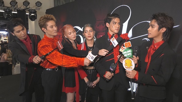 วง New Country เปิดมินิคอนเสิร์ตโชว์ซิงเกิ้ลใหม่ เฉือนใจ  (มีคลิป)