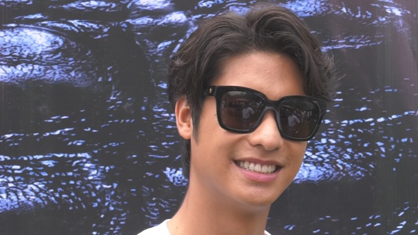  “ออกัส” เผยขอรับบทแต่งหญิงครั้งเดียวพอ ยอมรับไม่ถนัด (มีคลิป)