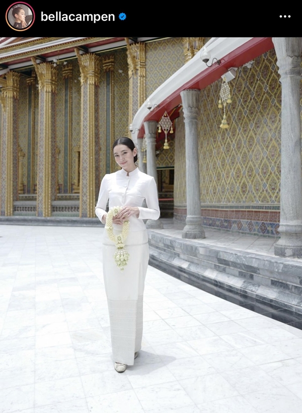 เบลล่า ราณี ถวายทองคำ 103 บาท ปิดทองพระธาตุเชิงชุม