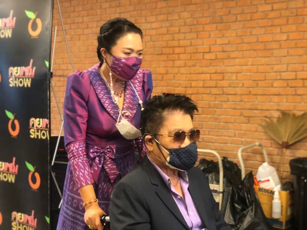 เปิดประวัติ ครูชลธี ธารทอง ครูเพลงผู้ล่วงลับ เปิดประวัติ ครูชลธี ธารทอง ครูเพลงผู้ล่วงลับ