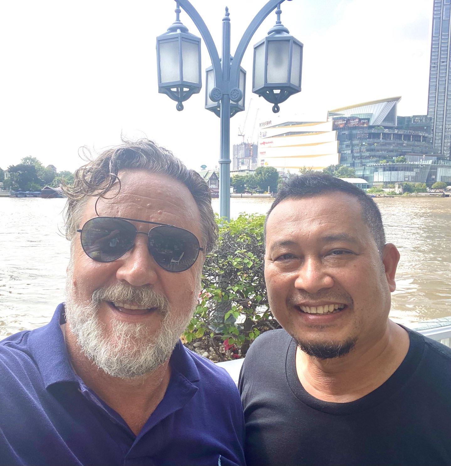 นักแสดงชื่อดัง รัสเซล โครว์ ปลื้มสุดๆ ตามหาฮีโร่ชาวไทยจนเจอ นักแสดงชื่อดัง รัสเซล โครว์ ปลื้มสุดๆ ตามหาฮีโร่ชาวไทยจนเจอ