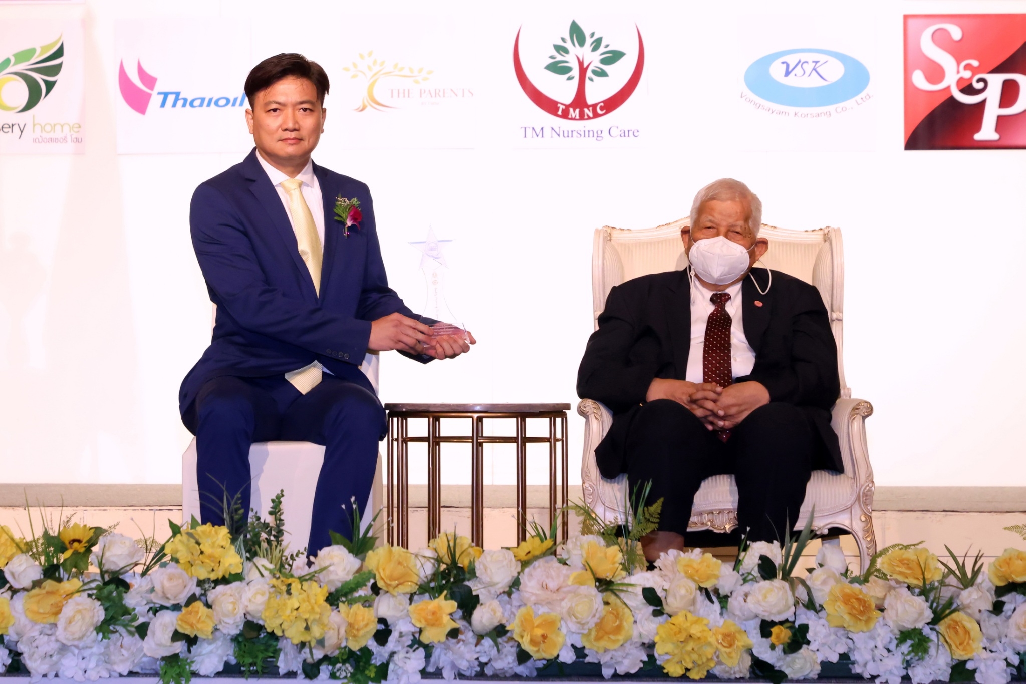 'พงษ์ธร' ซีอีโอ บ.รอแยล-ดี รับรางวัลบุคคลตัวอย่างภาคธุรกิจ 2022 จาก มสวท. 'พงษ์ธร' ซีอีโอ บ.รอแยล-ดี รับรางวัลบุคคลตัวอย่างภาคธุรกิจ 2022 จาก มสวท.