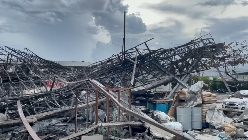 ประมวลภาพไฟไหม้ โรงงานกิ่งแก้ว ก่อระเบิดเพลิงแดงฉาน เสียหายยับ!