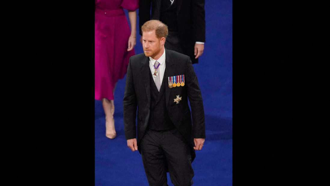 ภาพประวัติศาสตร์!! ‘สมเด็จพระเจ้าชาร์ลส์ที่ 3’ เสด็จออกสีหบัญชรครั้งแรกหลังพิธีบรมราชาภิเษก ภาพประวัติศาสตร์!! ‘สมเด็จพระเจ้าชาร์ลส์ที่ 3’ เสด็จออกสีหบัญชรครั้งแรกหลังพิธีบรมราชาภิเษก