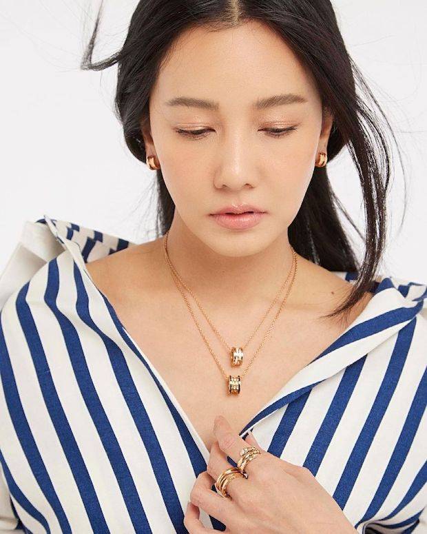ปังแพ็คคู่!! ‘ลิซ่า - นุ่น วรนุช’ สวยแจ่มในคอลเลกชั่นเดียวกัน ปังแพ็คคู่!! ‘ลิซ่า - นุ่น วรนุช’ สวยแจ่มในคอลเลกชั่นเดียวกัน