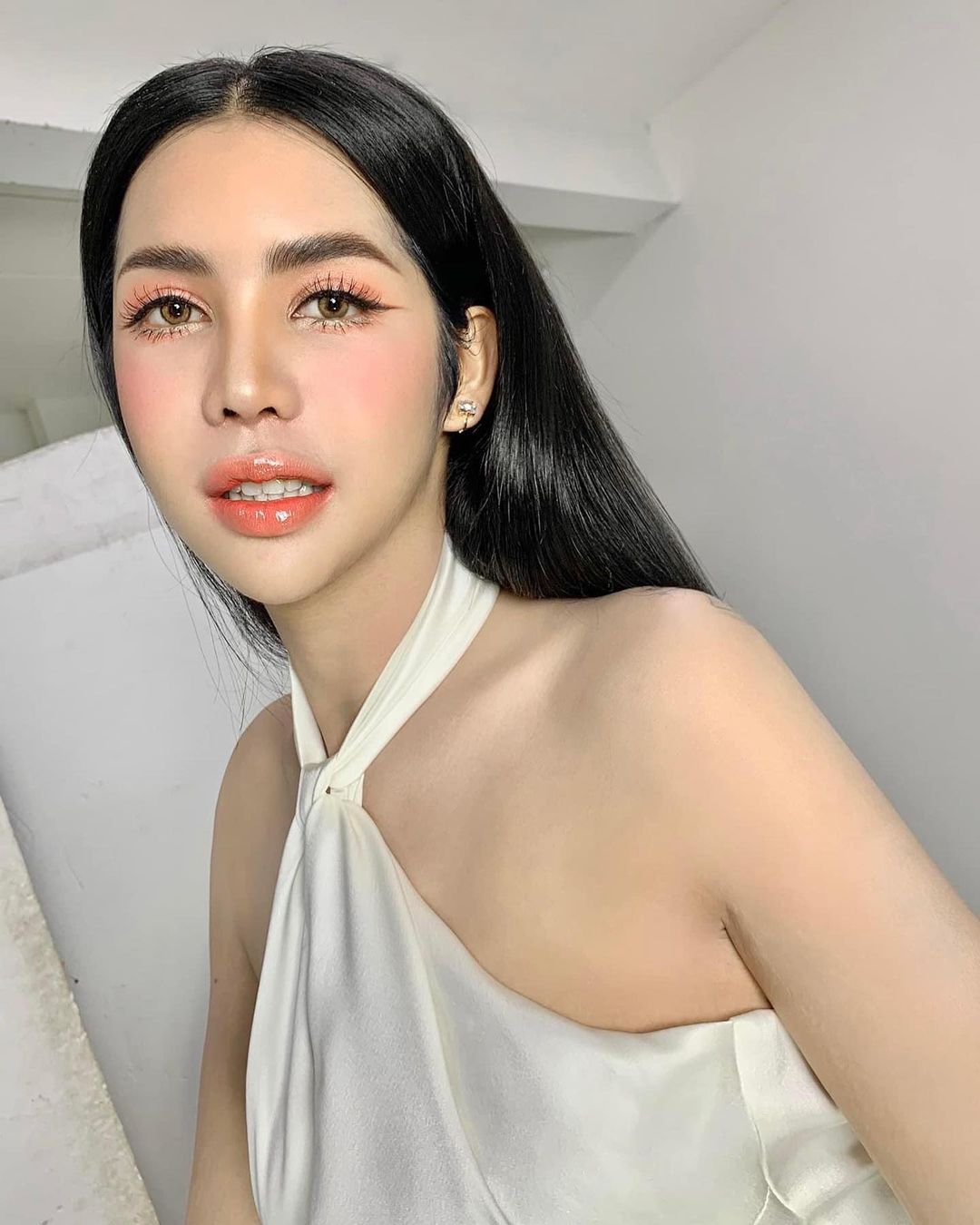 นารา เครปกะเทย ชีวิตพัง ร้องไห้ยกมือไหว้ขอโทษ หลังโดนคดี นารา เครปกะเทย ชีวิตพัง ร้องไห้ยกมือไหว้ขอโทษ หลังโดนคดี
