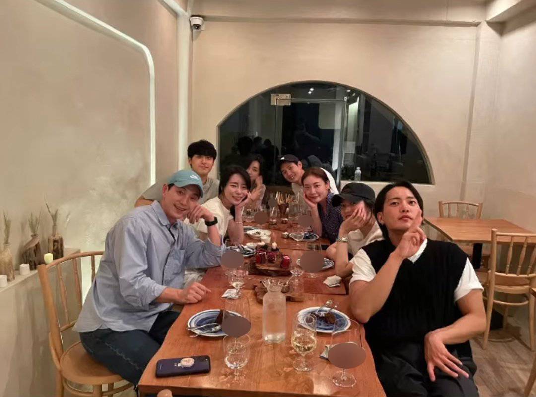 เหม็นความรัก!! เผยภาพคู่แรก 'อีโดฮยอน - อิมจียอน' พระเอกนางร้าย The Glory หลังยืนยันข่าวเดต เหม็นความรัก!! เผยภาพคู่แรก 'อีโดฮยอน - อิมจียอน' พระเอกนางร้าย The Glory หลังยืนยันข่าวเดต