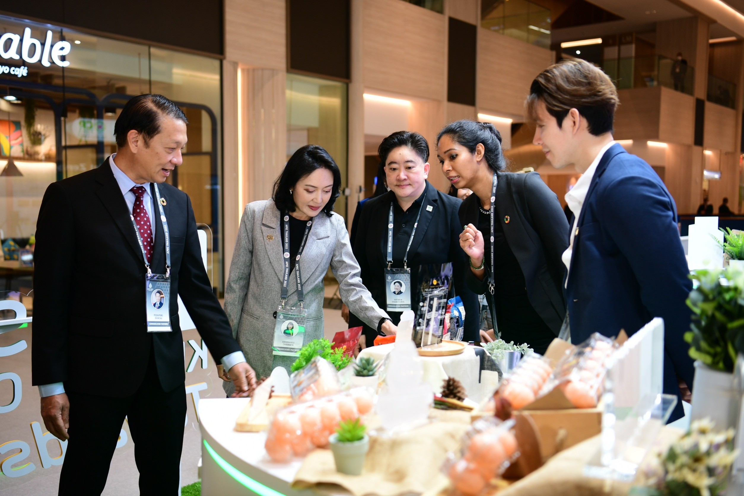 ผู้บริหาร CPF ต้อนรับสื่อมวลชนเยี่ยมชมบูธ CP-CPF ในงาน APEC 2022