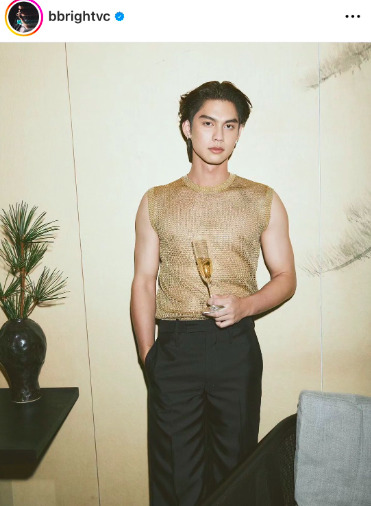 ดราม่าสนั่น ไบร์ท ขึ้นคอนเสิร์ตใหญ่ ร้องผิดคีย์ ลืมเนื้อร้อง ดราม่าสนั่น ไบร์ท ขึ้นคอนเสิร์ตใหญ่ ร้องผิดคีย์ ลืมเนื้อร้อง