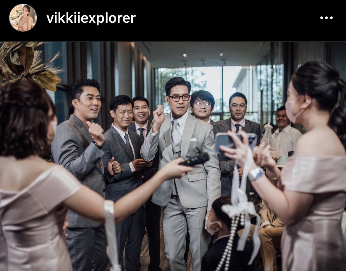 วิกกี้ เผยภาพโมเมนต์น่ารักของเจ้าบ่าว เวียร์ ศุกลวัฒน์ ฝ่าด่านกั้นประตูเงินประตูทอง วิกกี้ เผยภาพโมเมนต์น่ารักของเจ้าบ่าว เวียร์ ศุกลวัฒน์ ฝ่าด่านกั้นประตูเงินประตูทอง