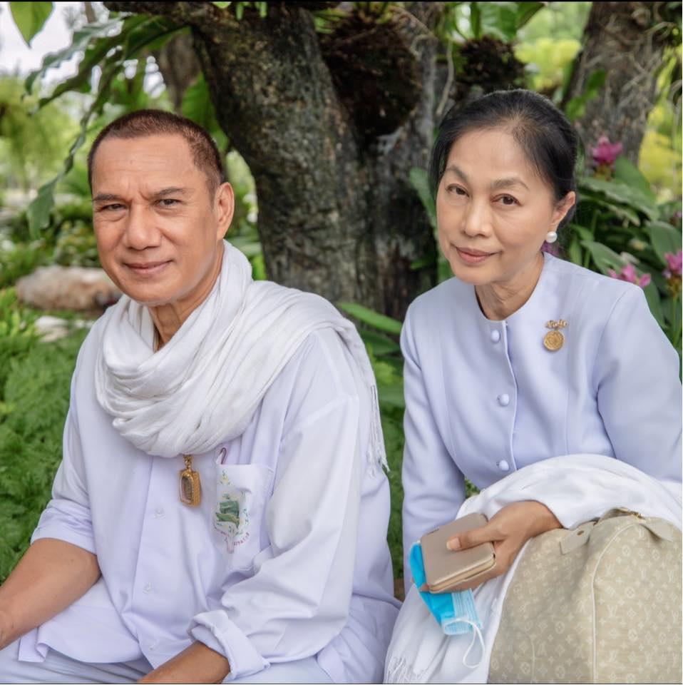 ภรรยา เอก สรพงศ์ ชาตรี เตรียมเคลื่อนสรีระกลับสู่อุทยานมหาวิหารฯ 