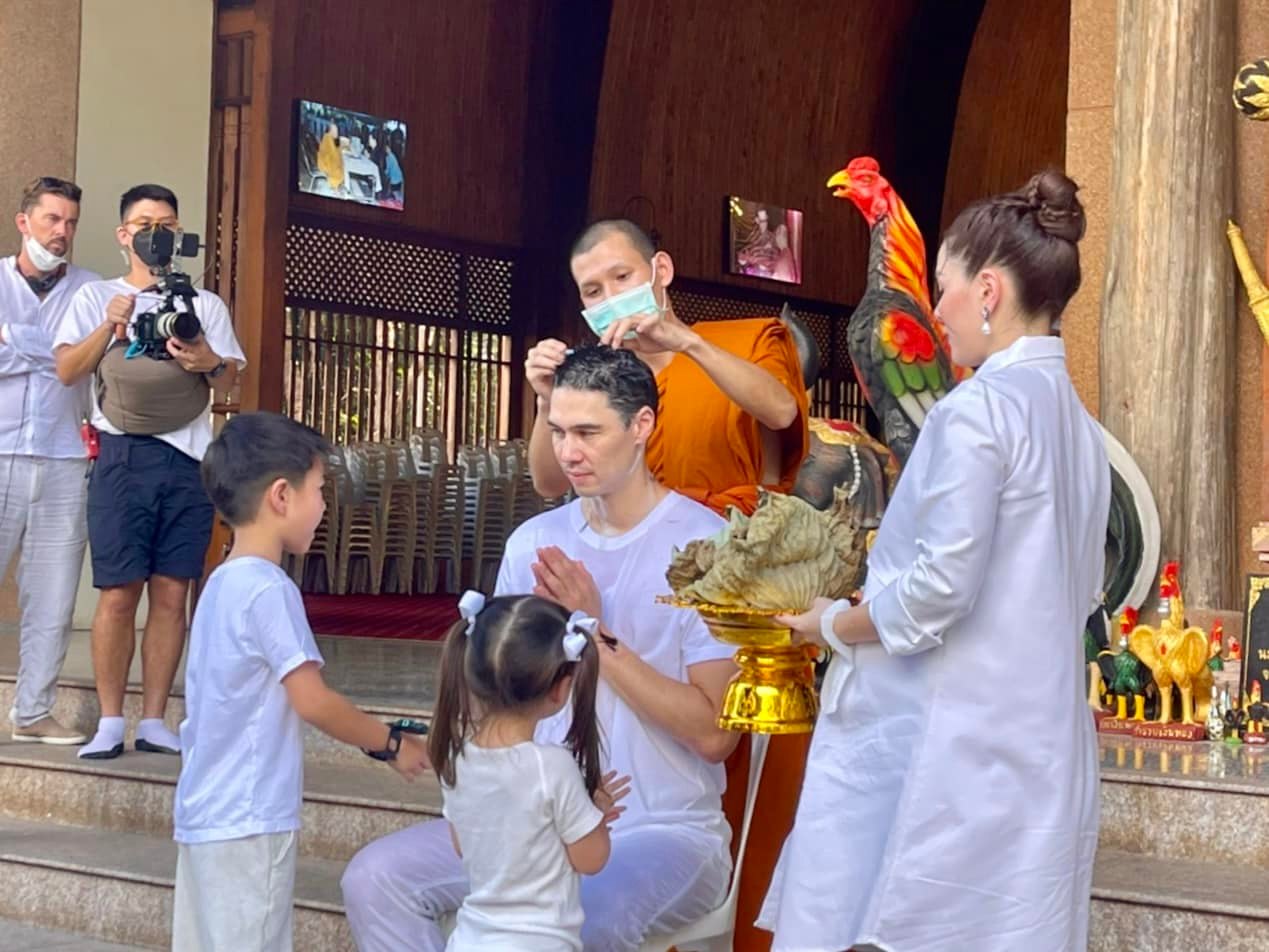 แมทธิว ดีน เข้าพิธีปลงผม เตรียมบวชที่เชียงใหม่ 