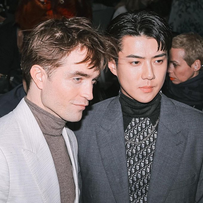 สามหนุ่มหล่อทะลุพีระมิด ! “ชาอึนอู” และ “เซฮุน” ได้กระทบไหล่ Robert Pattinson ที่งาน “Dior” สามหนุ่มหล่อทะลุพีระมิด ! “ชาอึนอู” และ “เซฮุน” ได้กระทบไหล่ Robert Pattinson ที่งาน “Dior”