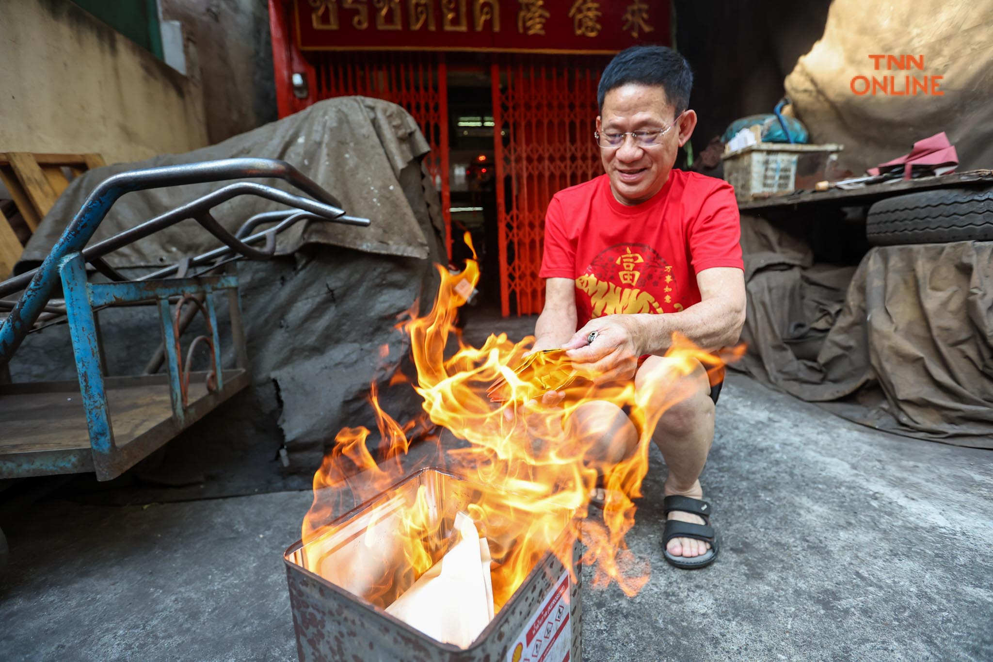 ไหว้เจ้ารับตรุษจีน รำลึกถึงบรรพบุรุษพร้อมบูชาเทพเจ้า ไหว้เจ้ารับตรุษจีน รำลึกถึงบรรพบุรุษพร้อมบูชาเทพเจ้า