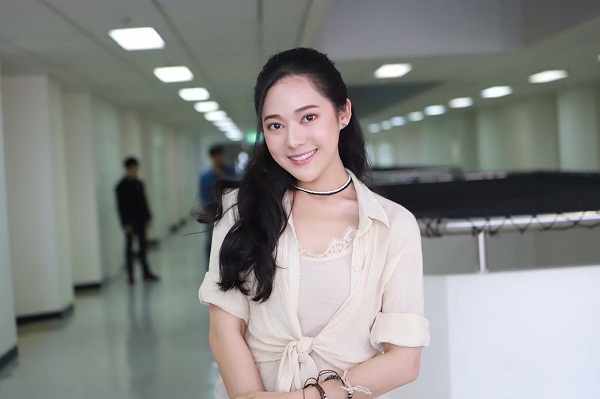ทับทิม อัญรินทร์ จูงมือคุณแม่ ทําอาหารส่งให้ทีมแพทย์ (มีคลิป) ทับทิม อัญรินทร์ จูงมือคุณแม่ ทําอาหารส่งให้ทีมแพทย์ (มีคลิป)