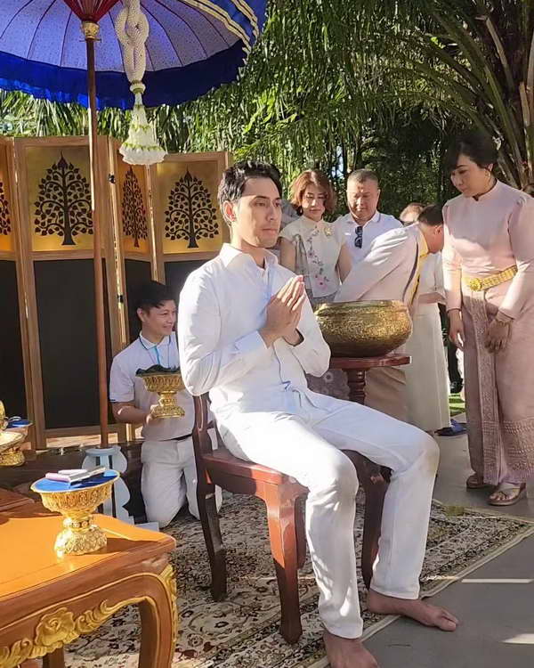 เอส กันตพงศ์ ปลงผมเข้าพิธีอุปสมบทแล้ว ก่อนบินศึกษาพระธรรมที่อินเดีย เอส กันตพงศ์ ปลงผมเข้าพิธีอุปสมบทแล้ว ก่อนบินศึกษาพระธรรมที่อินเดีย