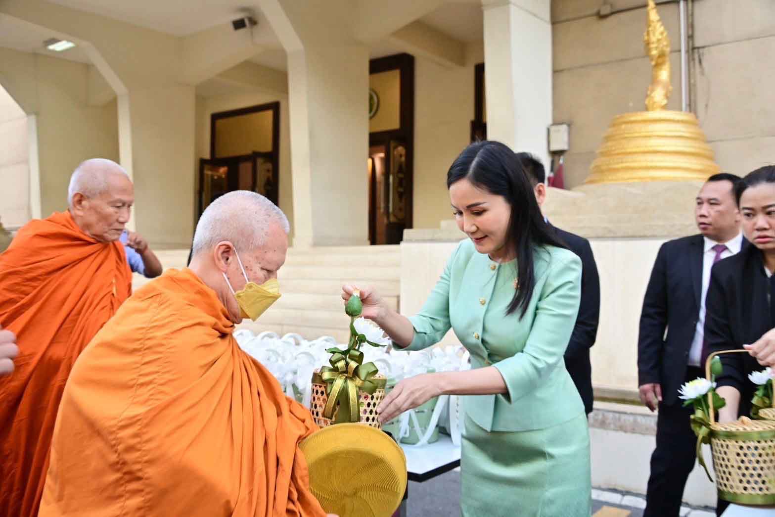 รมว.เกษตรฯ เป็นประธานพิธีทำบุญตักบาตร เนื่องในโอกาสวันขึ้นปีใหม่ 2568 รมว.เกษตรฯ เป็นประธานพิธีทำบุญตักบาตร เนื่องในโอกาสวันขึ้นปีใหม่ 2568