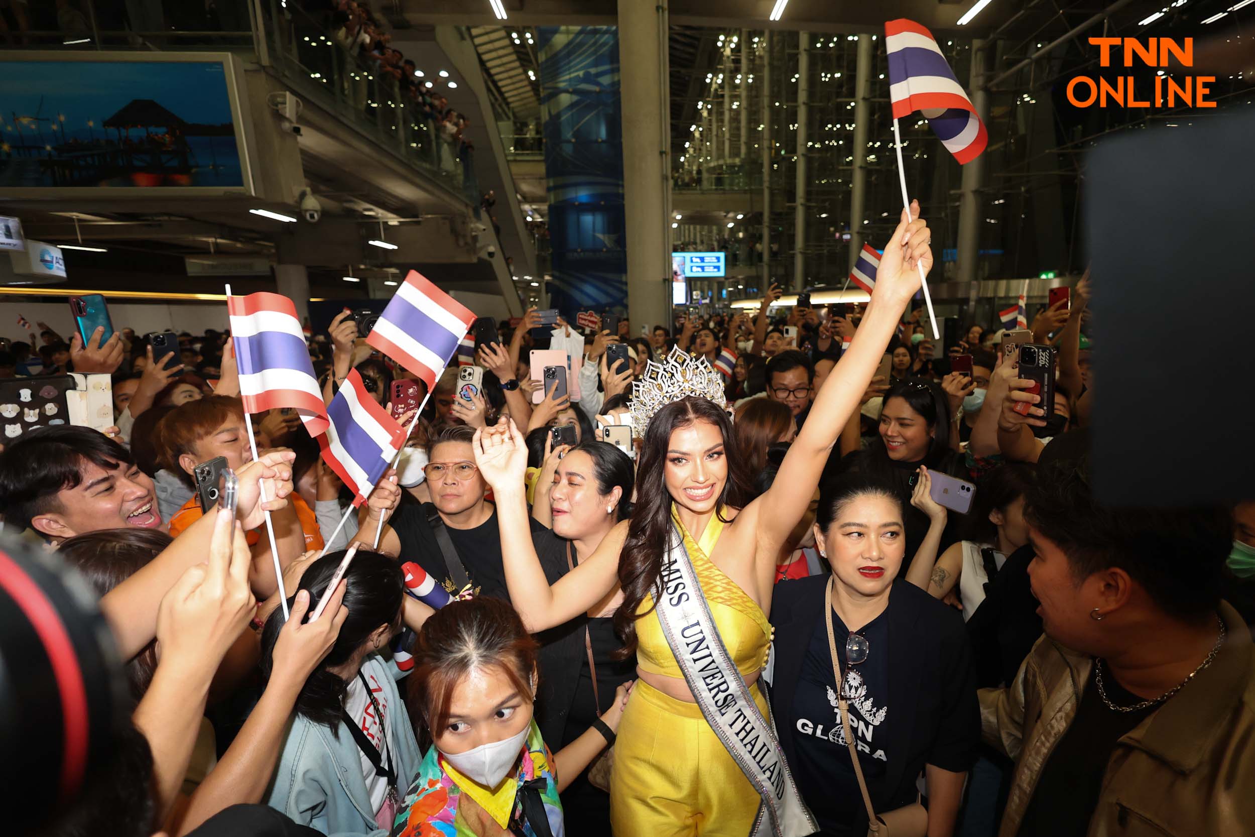 สนามบินแทบแตก! แฟนนางงามร่วมส่ง แอนโทเนีย ไปคว้ามง 3