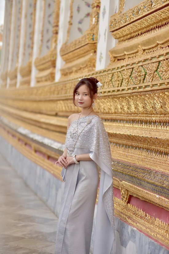 โตเป็นสาวสวยแล้ว น้องปราย ลูก ปู-เด๋อ บินกลับไทยเที่ยววัดอรุณฯ โตเป็นสาวสวยแล้ว น้องปราย ลูก ปู-เด๋อ บินกลับไทยเที่ยววัดอรุณฯ