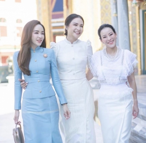 ชาวเน็ตจับตา เป้ย,หนิง,กระเเต,เมย์ ส่งสัญญาณเเตกหัก ชาวเน็ตจับตา เป้ย,หนิง,กระเเต,เมย์ ส่งสัญญาณเเตกหัก