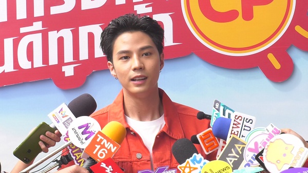 กองทัพไรเดอร์ แจกไส้กรอก CP ใน แคมเปญไส้กรอก CP กินดีทุกเช้า พร้อมทุกเช้า  (มีคลิป)