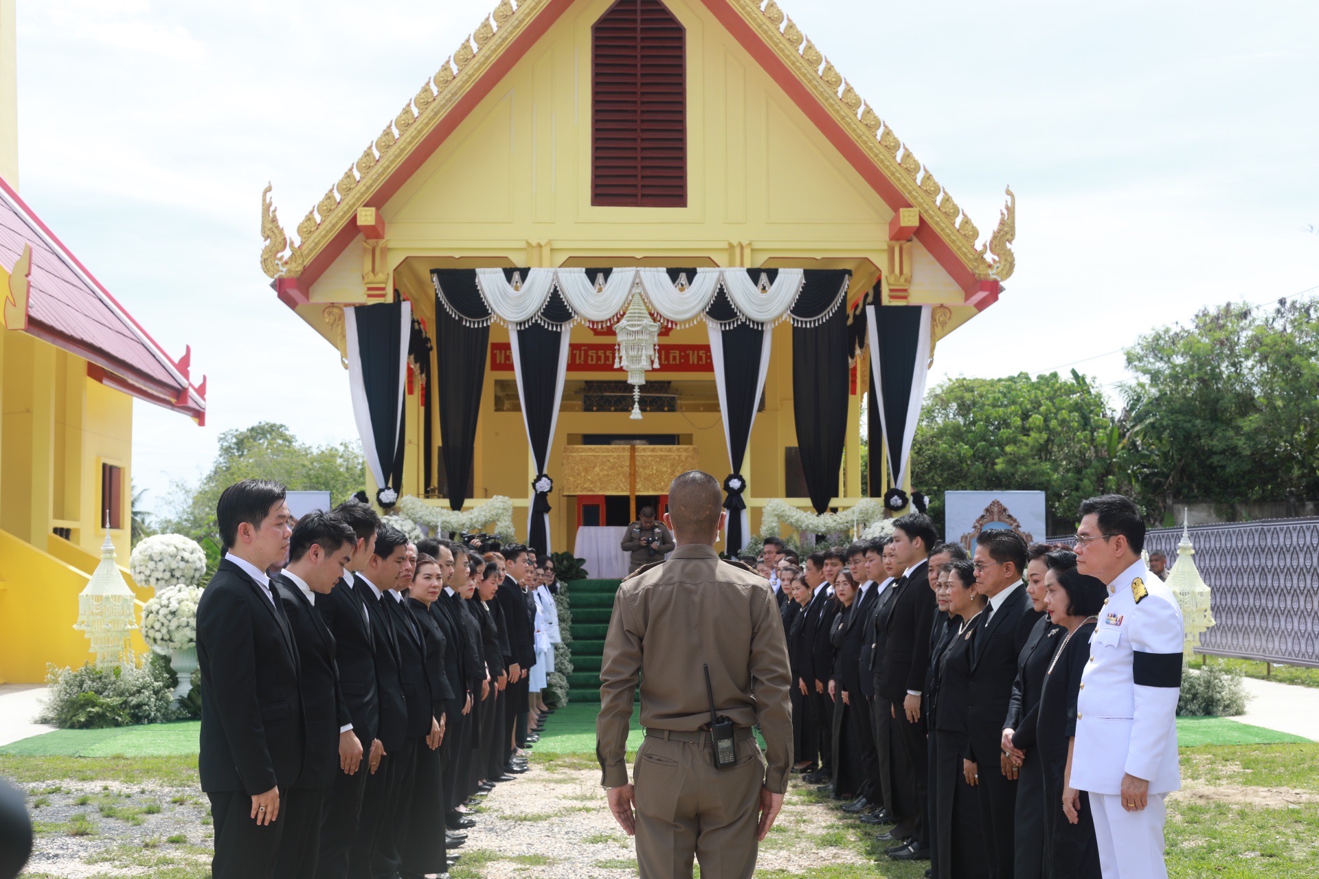 ครอบครัว “ลักษณวิศิษฏ์” น้อมสำนึกพระมหากรุณาธิคุณ พิธีพระราชทานเพลิงศพพ่อ ครอบครัว “ลักษณวิศิษฏ์” น้อมสำนึกพระมหากรุณาธิคุณ พิธีพระราชทานเพลิงศพพ่อ
