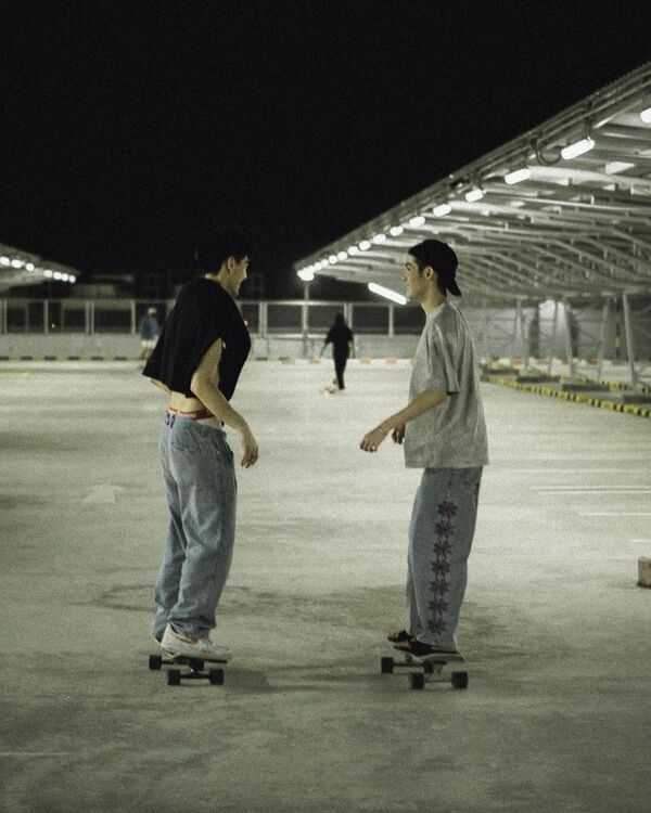 วัยรุ่นเซ็ง! “เจ เจตริน” พาก๊วนลูกชายสุดหล่อเล่น “Surf Skate” แต่กลับเกิดดราม่าที่ตักเตือนบางคนไม่เข้าใจกฎกติกา วัยรุ่นเซ็ง! “เจ เจตริน” พาก๊วนลูกชายสุดหล่อเล่น “Surf Skate” แต่กลับเกิดดราม่าที่ตักเตือนบางคนไม่เข้าใจกฎกติกา