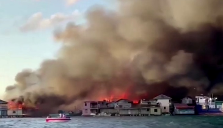 ไฟไหม้รุนแรงบนเกาะท่องเที่ยวของฮอนดูรัส เผาบ้านเรือน 40 หลัง