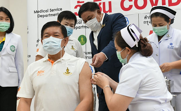 กทม.ลุยฉีดวัคซีนโควิดเข็มแรกให้บุคลากรทางการแพทย์