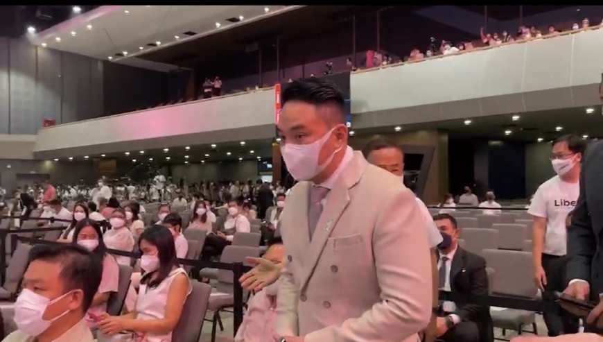 ปอ ตนุภัทร เดินทางไปศาลเพื่อยื่นเรื่องขอเรือคืน พร้อมผู้แทนบริษัทสปีดโบ๊ท