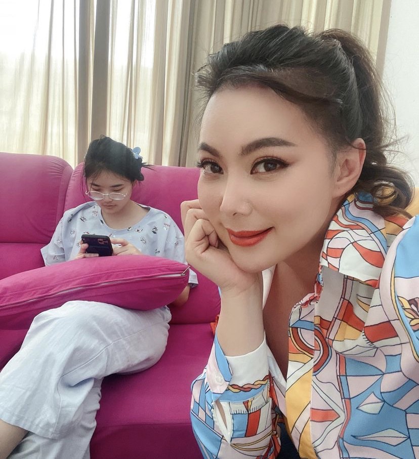 บุ๋ม ปนัดดา สุดปลื้ม น้องอันดามัน ลูกสาวคว้าเกรด 4 ทุกวิชาอีกแล้ว บุ๋ม ปนัดดา สุดปลื้ม น้องอันดามัน ลูกสาวคว้าเกรด 4 ทุกวิชาอีกแล้ว
