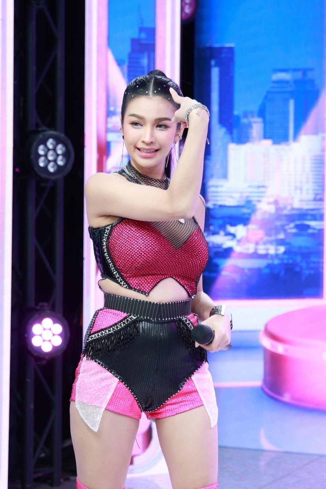“โบว์ บลูเบอร์รี่” สารภาพจากใจ แอบท้อง 5 เดือนขึ้นคอนเสิร์ตปิดเพื่อนเงียบ “โบว์ บลูเบอร์รี่” สารภาพจากใจ แอบท้อง 5 เดือนขึ้นคอนเสิร์ตปิดเพื่อนเงียบ