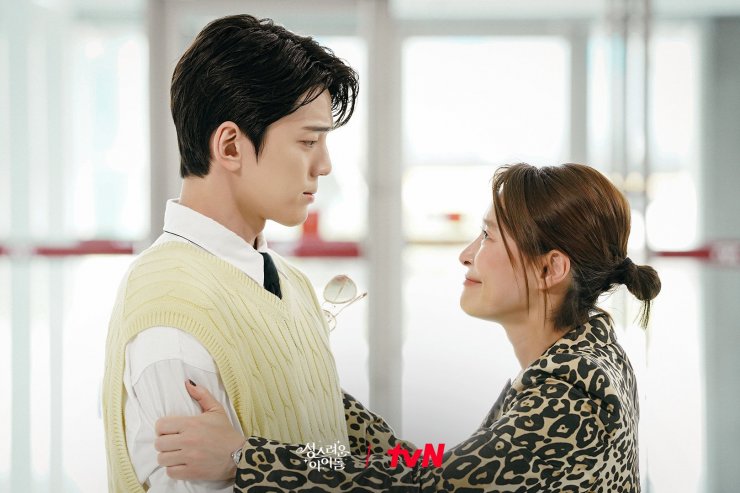 ฮอตอะไรเบอร์นี้!! 'คิมมินกยู' สลัดลุคเลขาหนุ่มแว่น สู่ไอดอลซิกซ์แพ็กแน่นในซีรีส์ใหม่ ฮอตอะไรเบอร์นี้!! 'คิมมินกยู' สลัดลุคเลขาหนุ่มแว่น สู่ไอดอลซิกซ์แพ็กแน่นในซีรีส์ใหม่