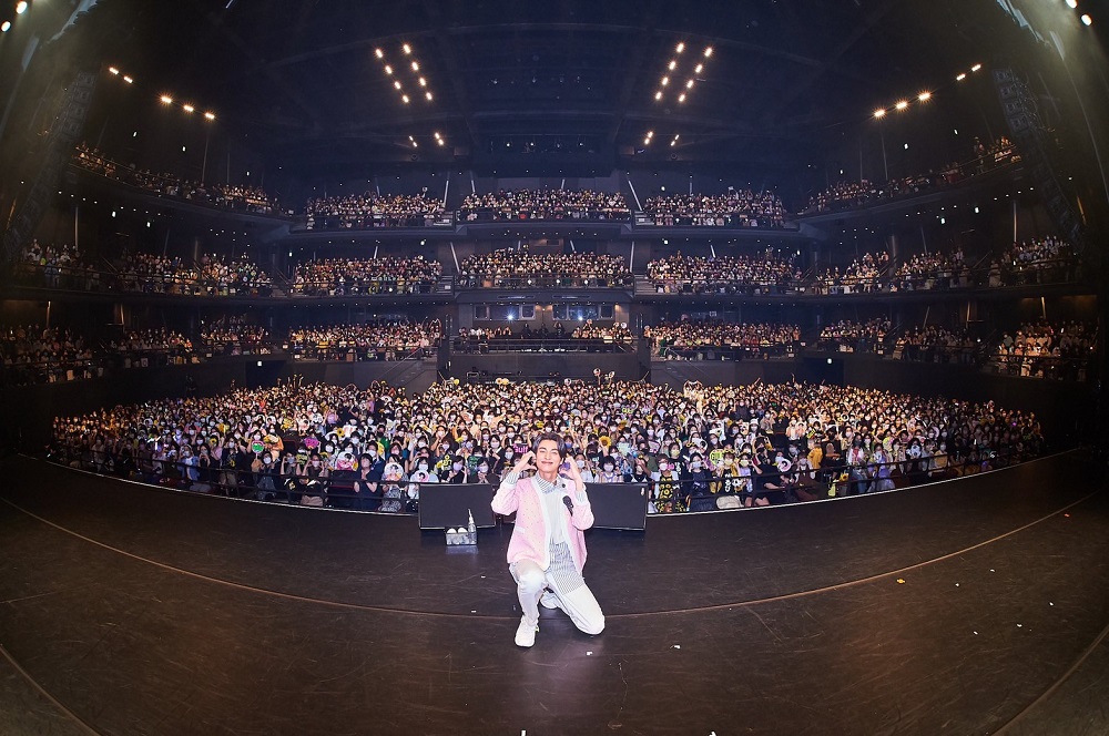 กลัฟ  ถึงขั้นน้ำตาไหล เมื่อเห็นแฟนคลับร้องเพลงเซอร์ไพสร์ ที่งานแฟนมีตติ้งประเทศญี่ปุ่น